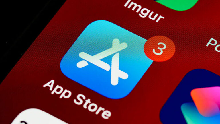 Apple third-party apps and sideloading