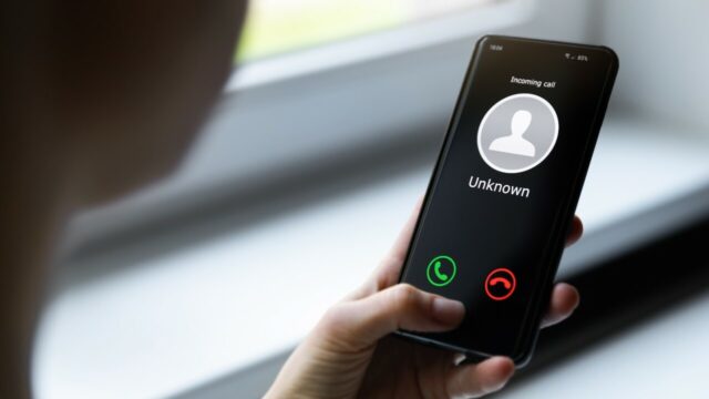 How to see incoming calls while on a phone call?