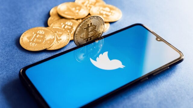 Twitter, starts paying to users!