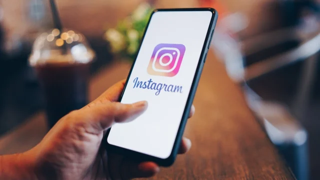 How to fix Instagram video freezing issue?