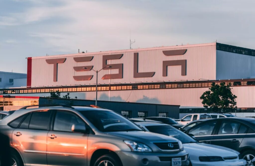 Tesla accused of lying to customers about maximum range