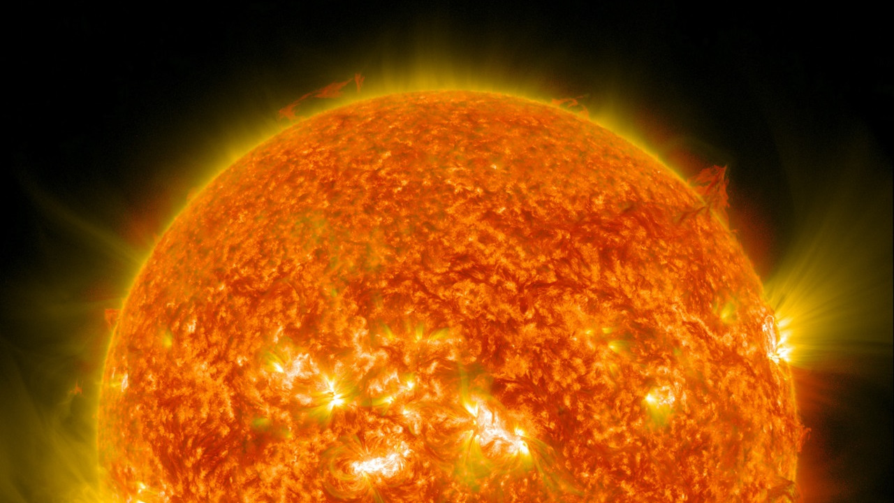 Frightening explanation Two major explosions occurred on the Sun!