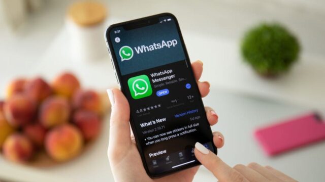 WhatsApp redesigns messaging and settings screens