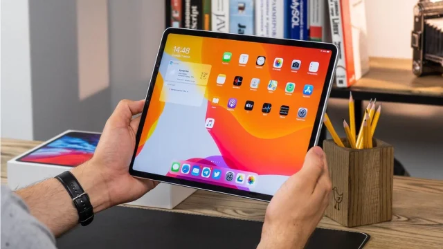 Bad news for those who are waiting for a big-screen iPad from Apple!