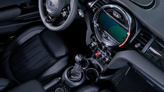 Mini goes all-automatic, no more manual transmissions