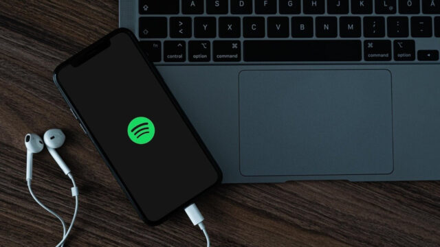 Now you can listen to Spotify podcasts without needing headphones!
