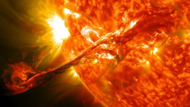 This was missing! A huge solar storm hit the Earth!