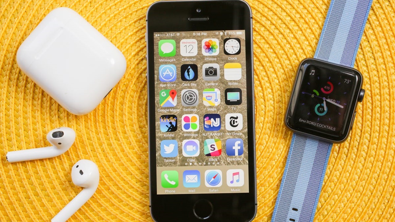 Apple adds original iPhone SE to Vintage list