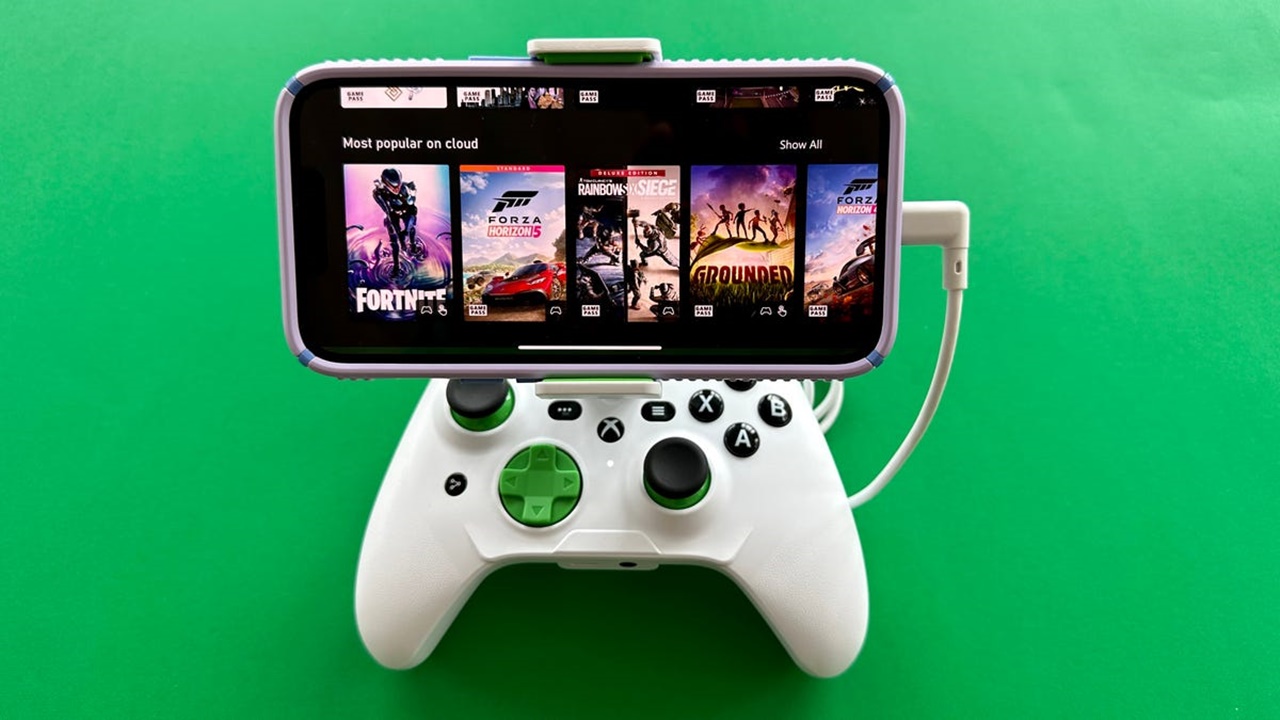 Xbox boss confirms mobile game store to rival Apple