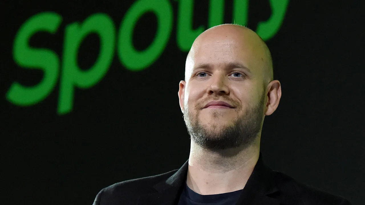 Spotify CEO attacks Apple!