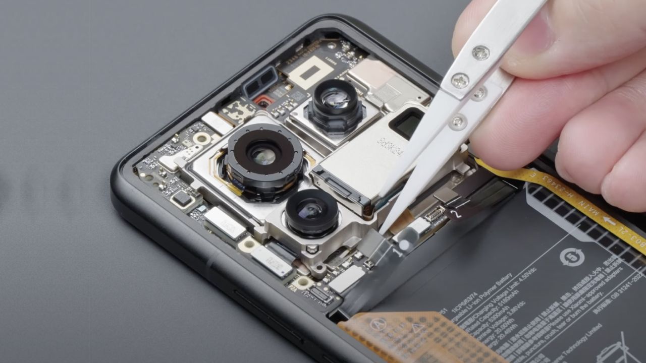 Xiaomi 14 Ultra disassembled changes