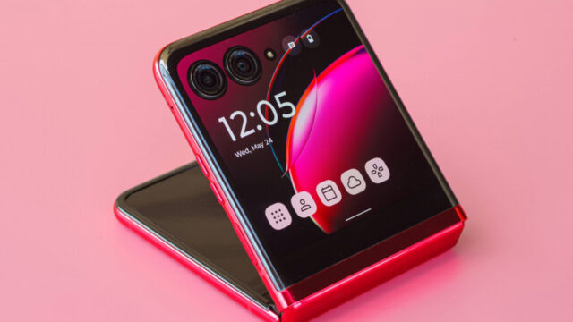 Motorola’s next foldable phone leaked