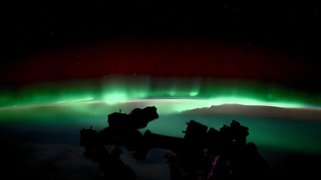 Stunning photo from the International Space Station: Aurora, meteor and more!