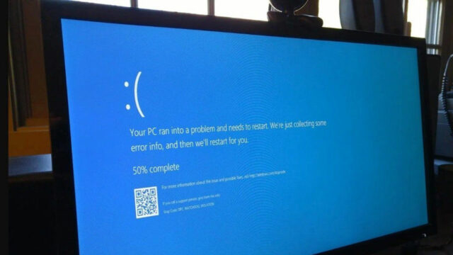 What is Windows blue screen issue affecting world? How to fix it?
