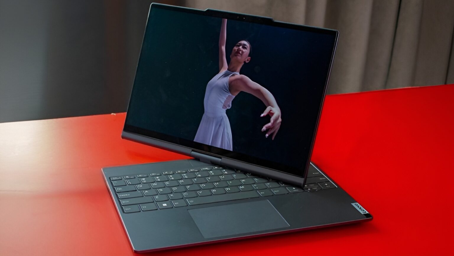 Lenovo introduced a PC model with a tracking-enabled screen ...