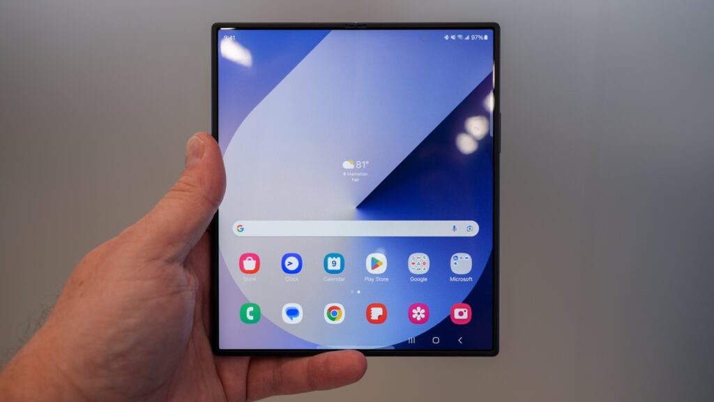 Samsung may solve the wrinkle problem in the foldable screen with the newly developed Samsung Galaxy Z Fold6.