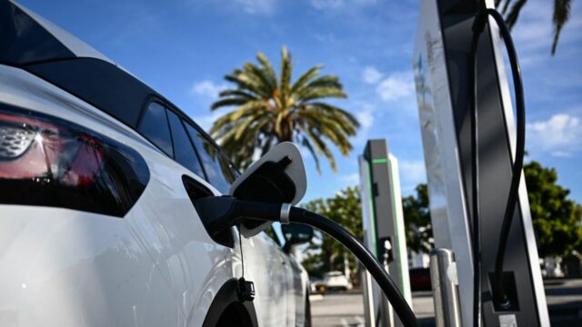 New record: Electric vehicle sales exploded!