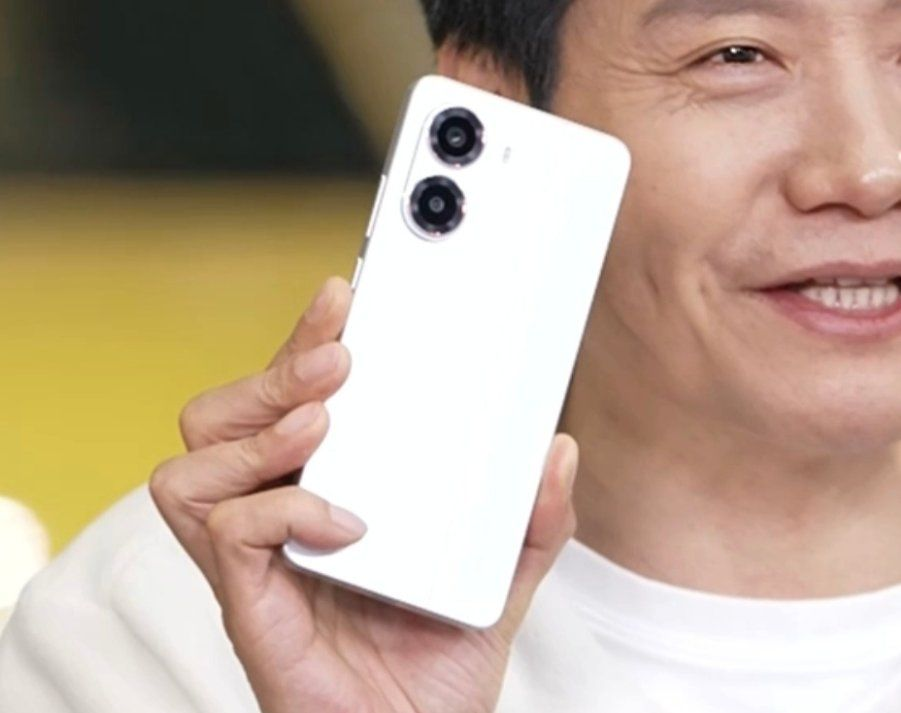 Redmi Turbo 4 Spotted in the Hands of Xiaomi CEO