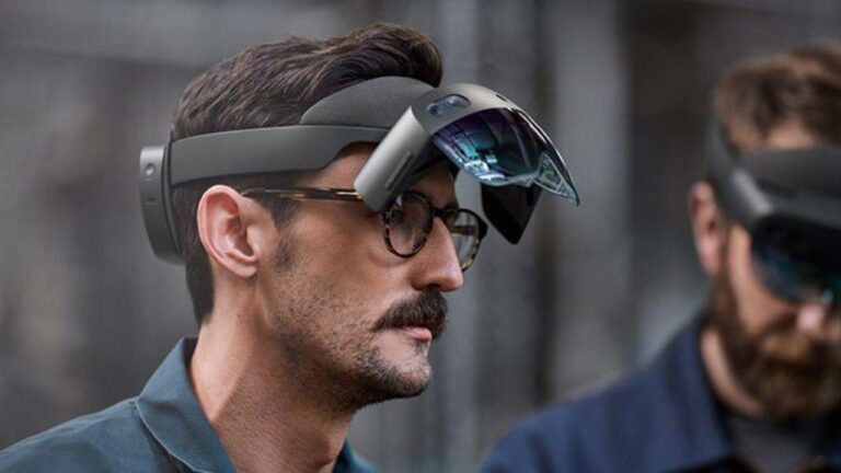 Microsoft is completely withdrawing from the HoloLens hardware business!