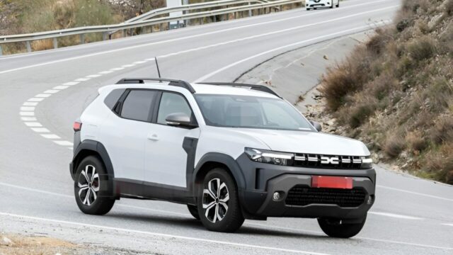 Dacia Duster 4×4 hybrid model hit the roads for the first time