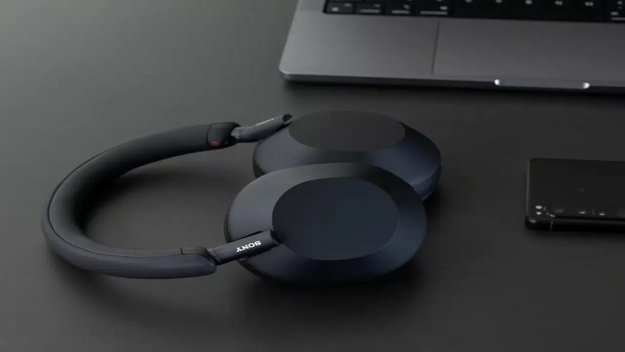 Sony is coming with a new high-end headphone model!