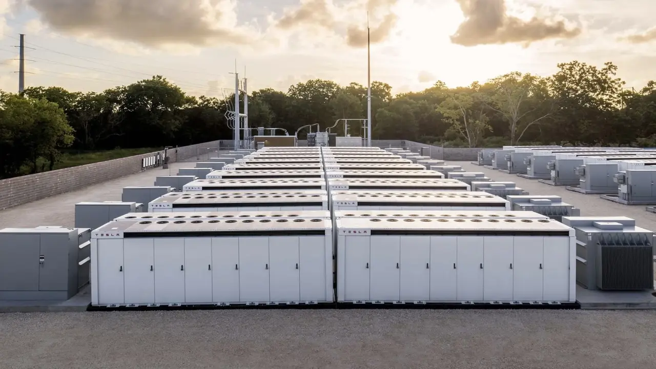 Tesla Megapacks Power Colossus Supercomputer!
