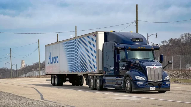 Driverless trucks begin service in the US!