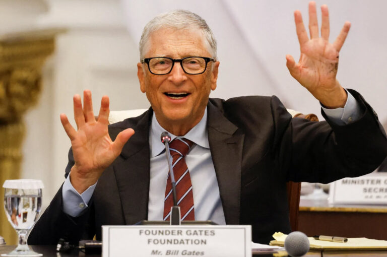 Bill Gates to give away entire fortune and close foundation by 2045!
