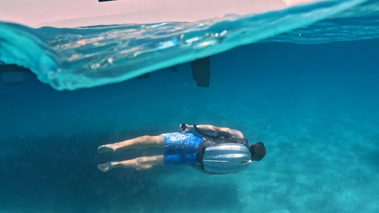 The world’s first underwater jetpack has been introduced!