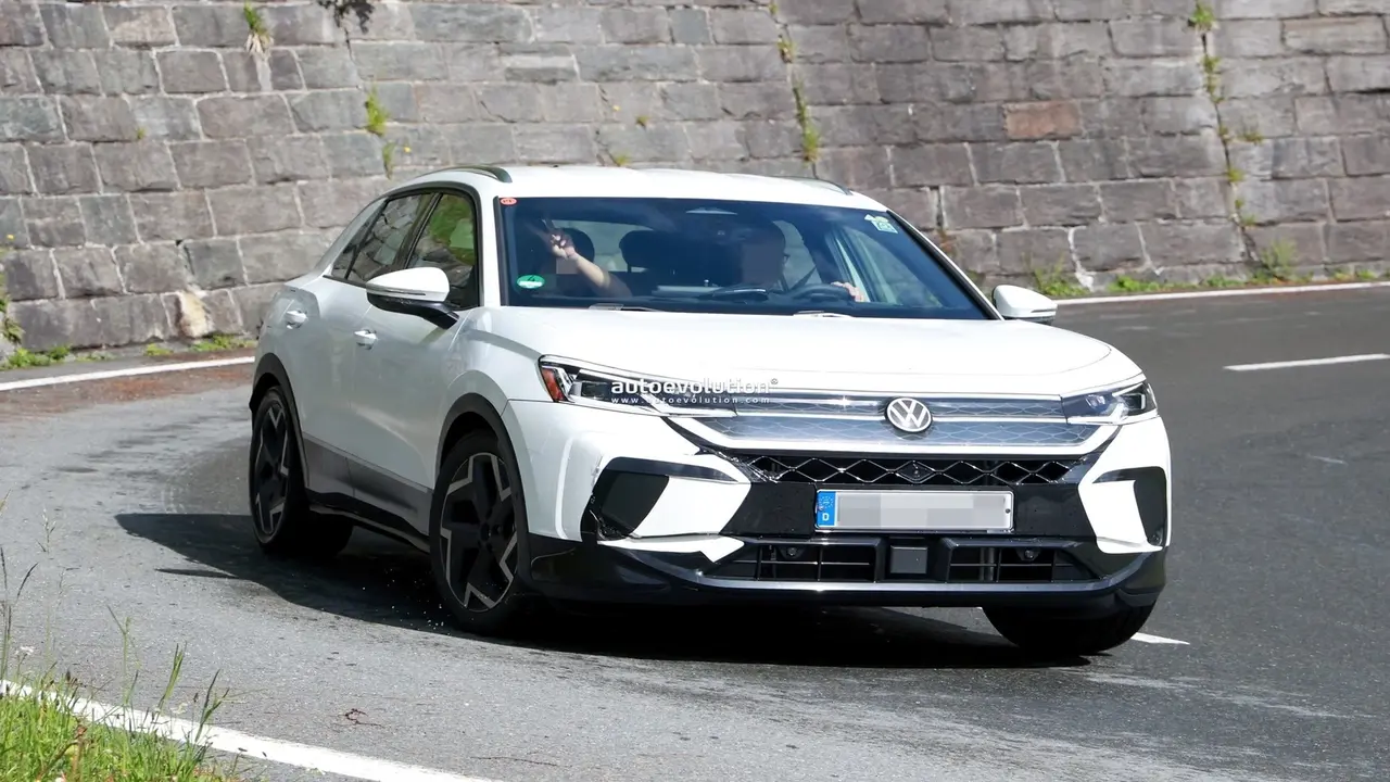 New generation Volkswagen T-Roc coming! Here is design