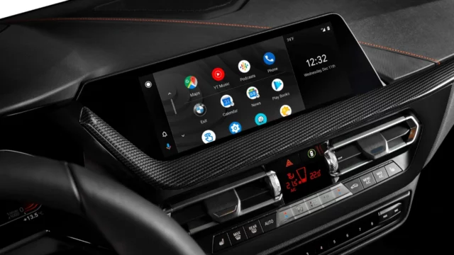 Samsung unveils Auto DeX, a rival to Android Auto.