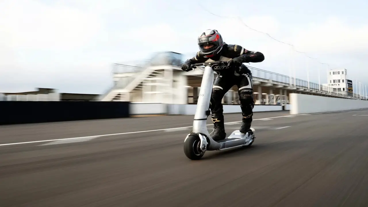This electric scooter can reach speeds of up to 160 km/h.