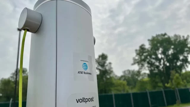 Streetlights are officially becoming charging stations