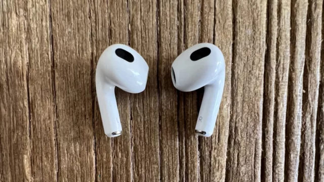 The first AirPods-controlled game is on the App Store!