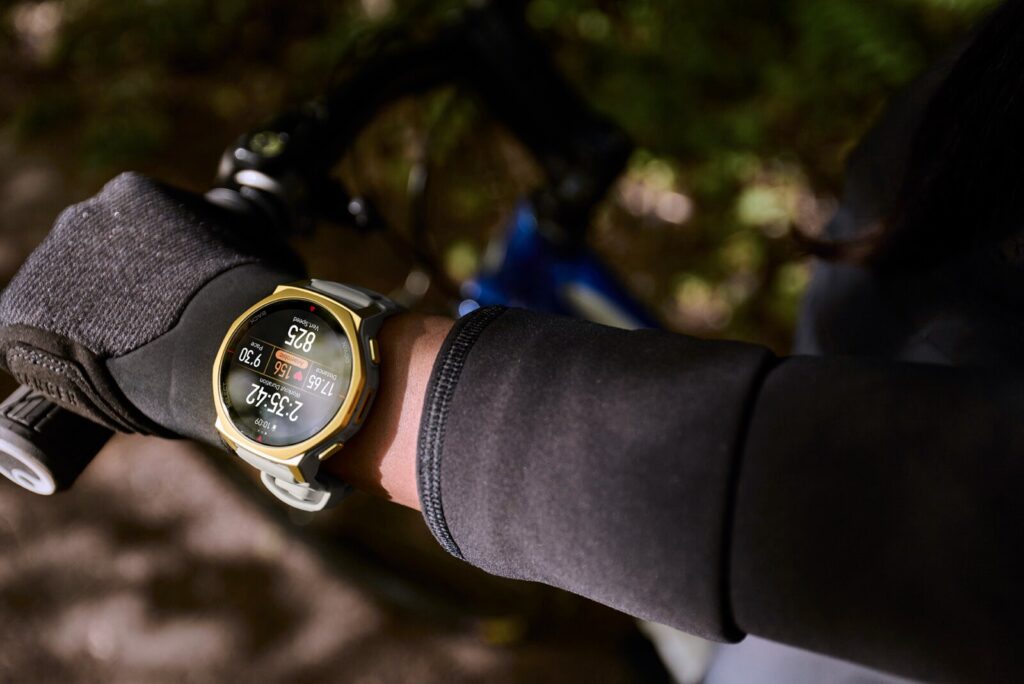 Amazfit-T-Rex-3-Pro-Black-Gold-2