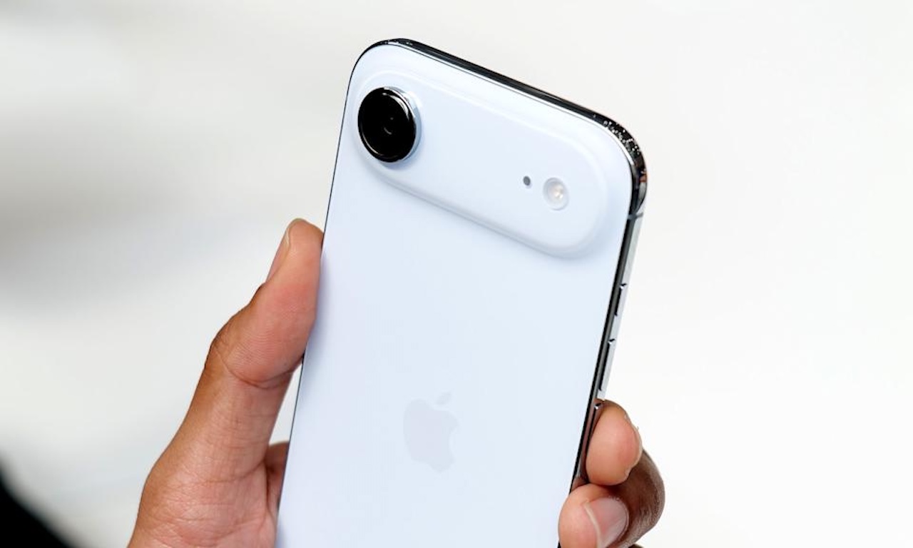 What is actual battery capacity of iPhone Air and 17 series?