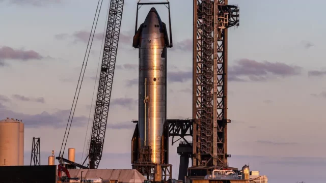 SpaceX’s manned lunar mission is at risk!