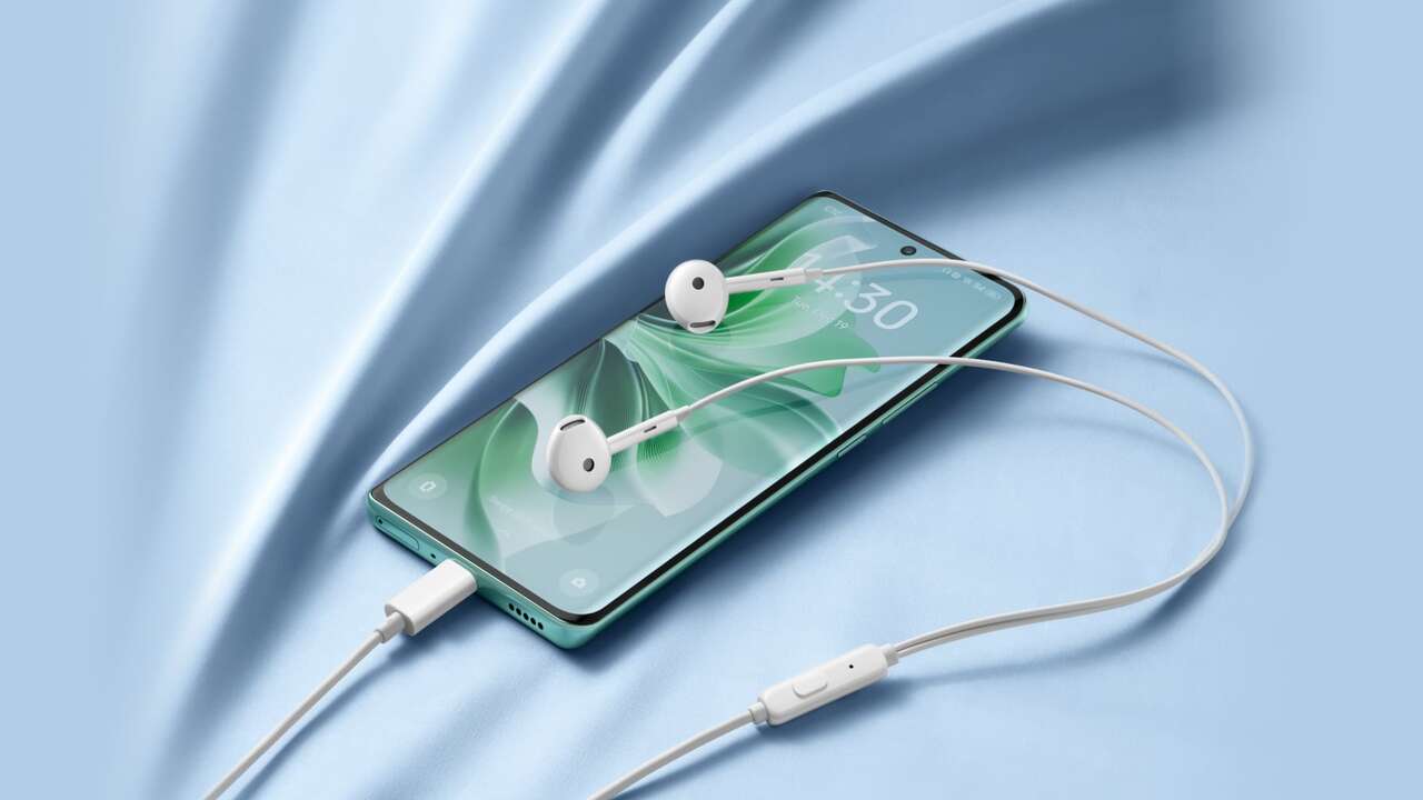 OnePlus unveils Apple EarPods competitor