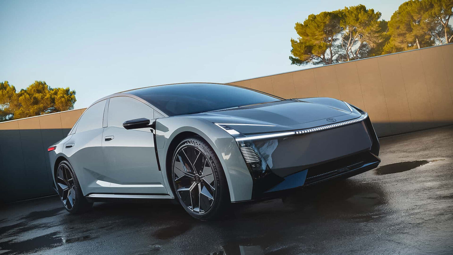 Toyota introduces the Corolla concept