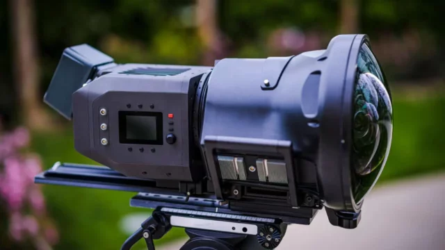 Capable of shooting at the speed of light: A 2 billion FPS camera!