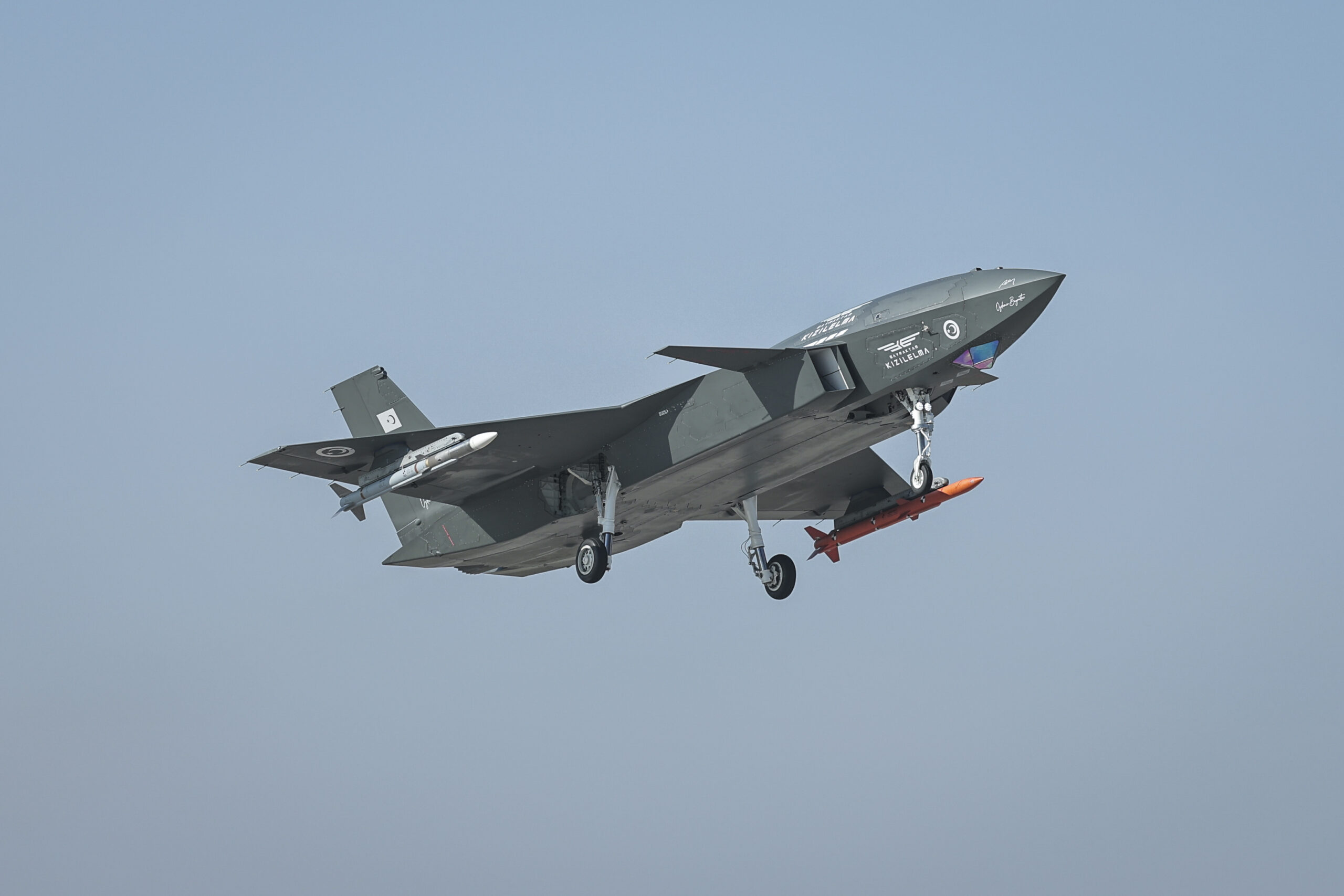 Bayraktar Hits Target with Kızılelma Air-to-Air Missile!