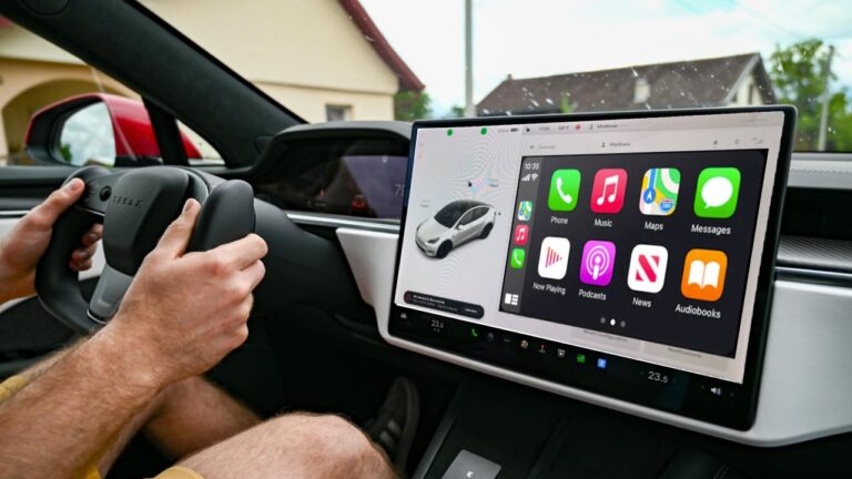 tesla-CarPlay-1