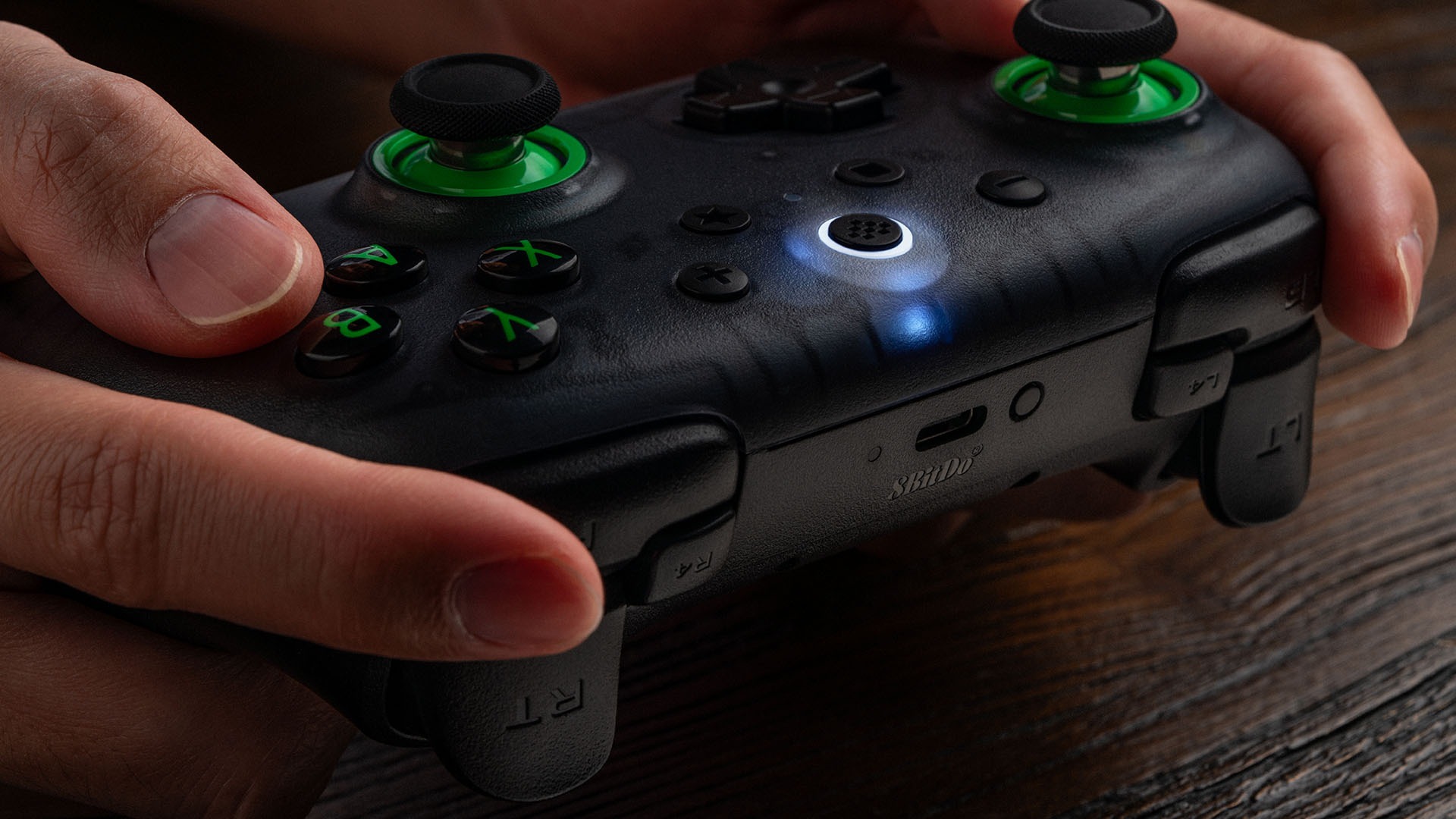 8BitDo-Ultimate-2C-1