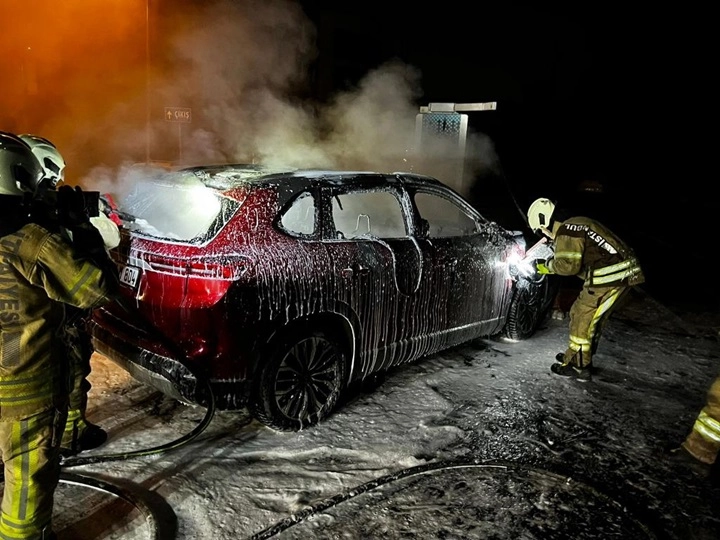 Togg T10X caught fire while charging in Sarıyer!