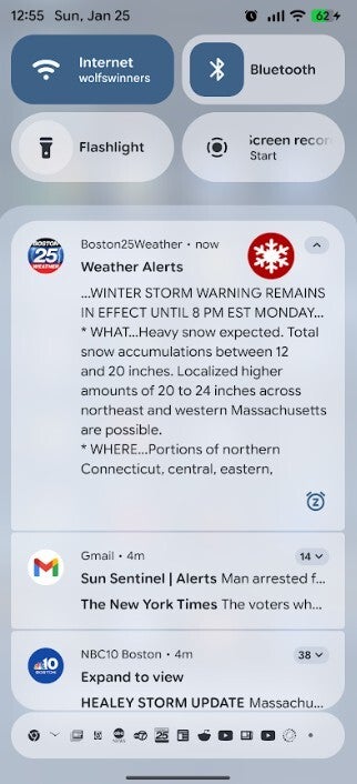 Example of background blur effect on an Android notification panel