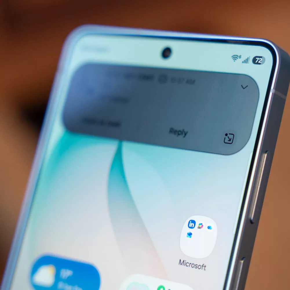 Illustration of the Galaxy S26 Ultra's privacy screen technology