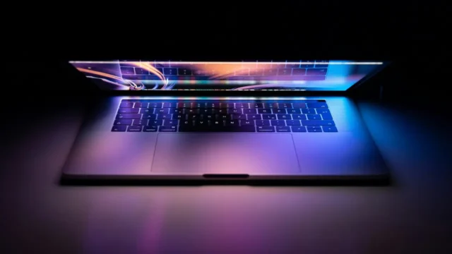 Apple Prepares New MacBook Ultra as High-End Laptop Redesign