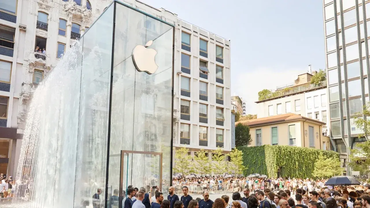 Apple iPhone Ad Sparks Electronic Babysitting Controversy in Italy