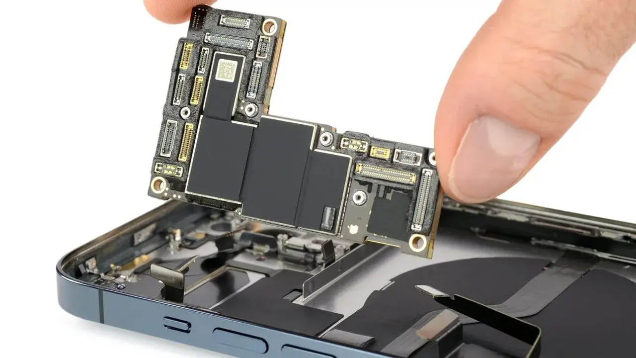 Apple Navigates Memory Chip Crisis via Chinese Supplier Talks