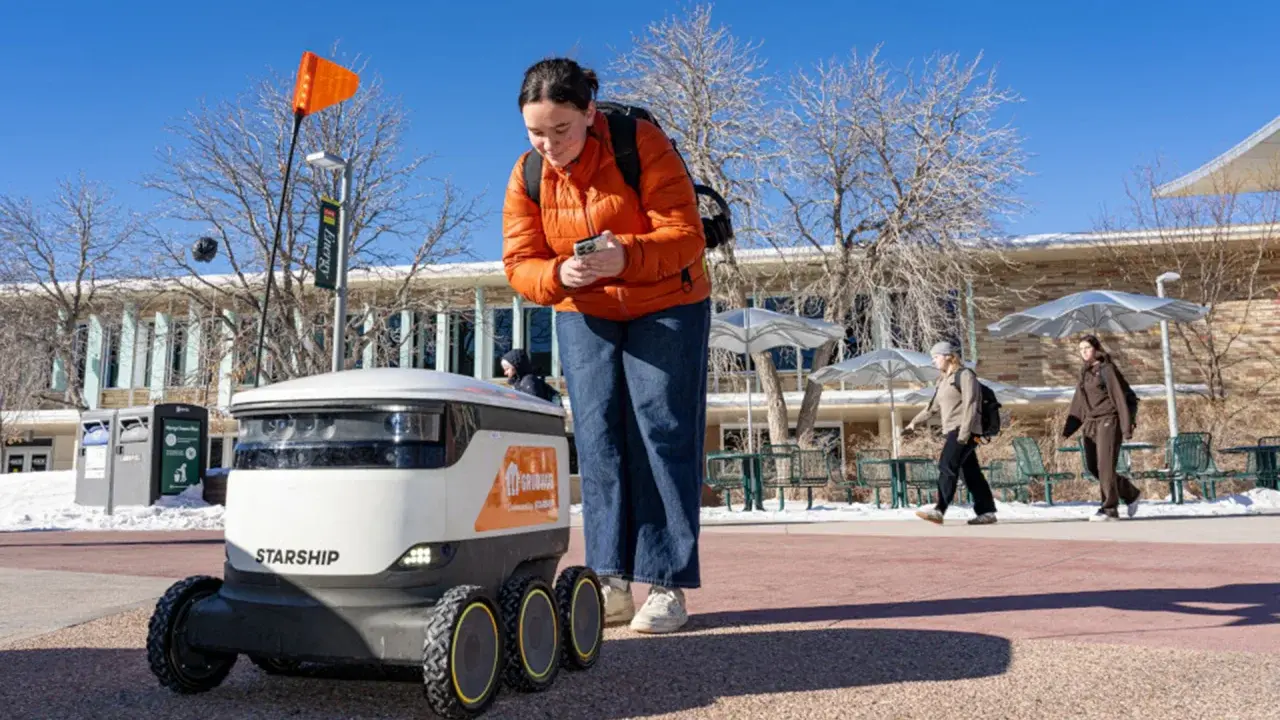 DoorDash Relies on Human Couriers for Autonomous Delivery Robots